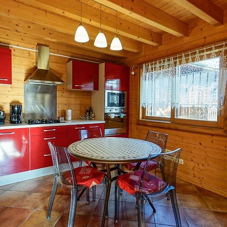 Le Chalet Bonheur Lathuile Bagian luar foto