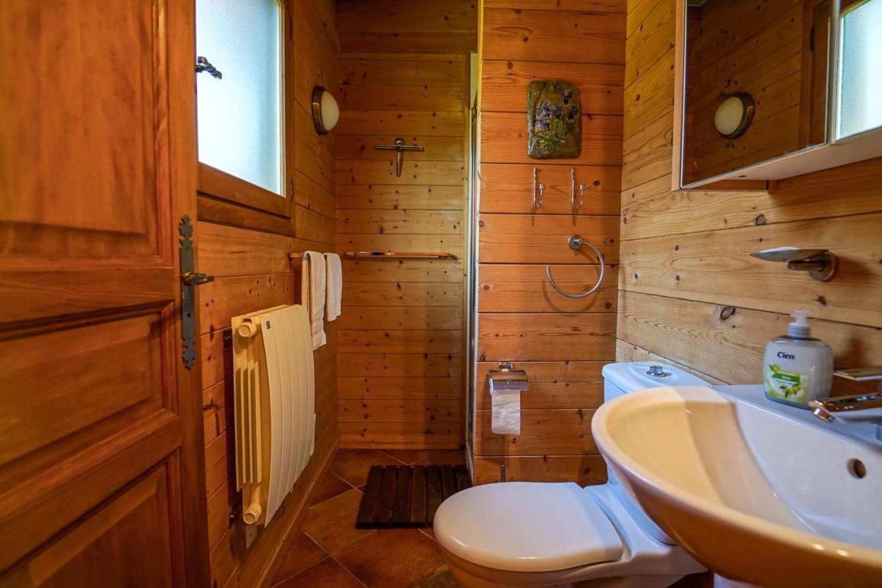 Le Chalet Bonheur Lathuile Bagian luar foto